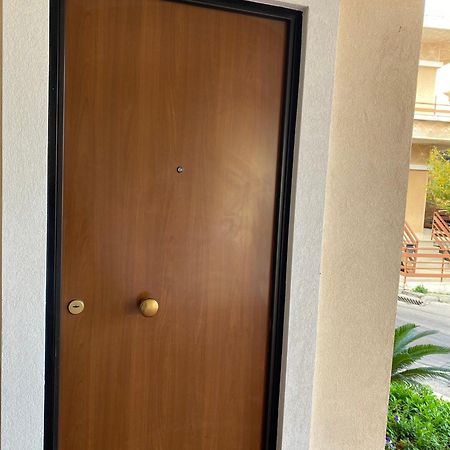 Cozy Apartment Near Airport 코로피온 외부 사진