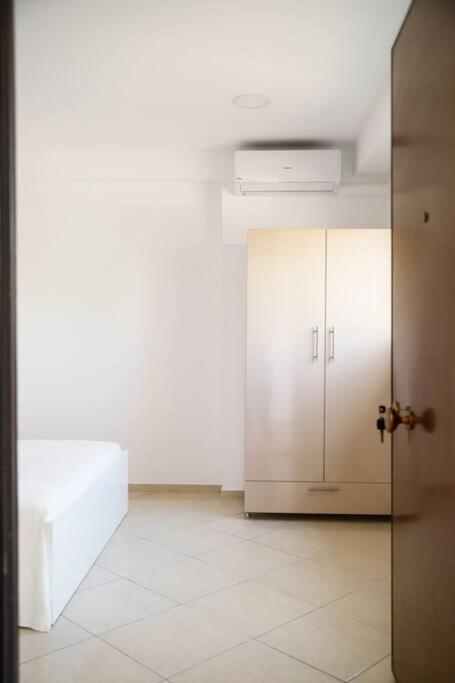 Cozy Apartment Near Airport 코로피온 외부 사진