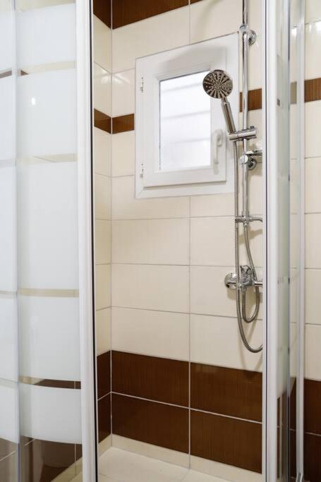 Cozy Apartment Near Airport 코로피온 외부 사진