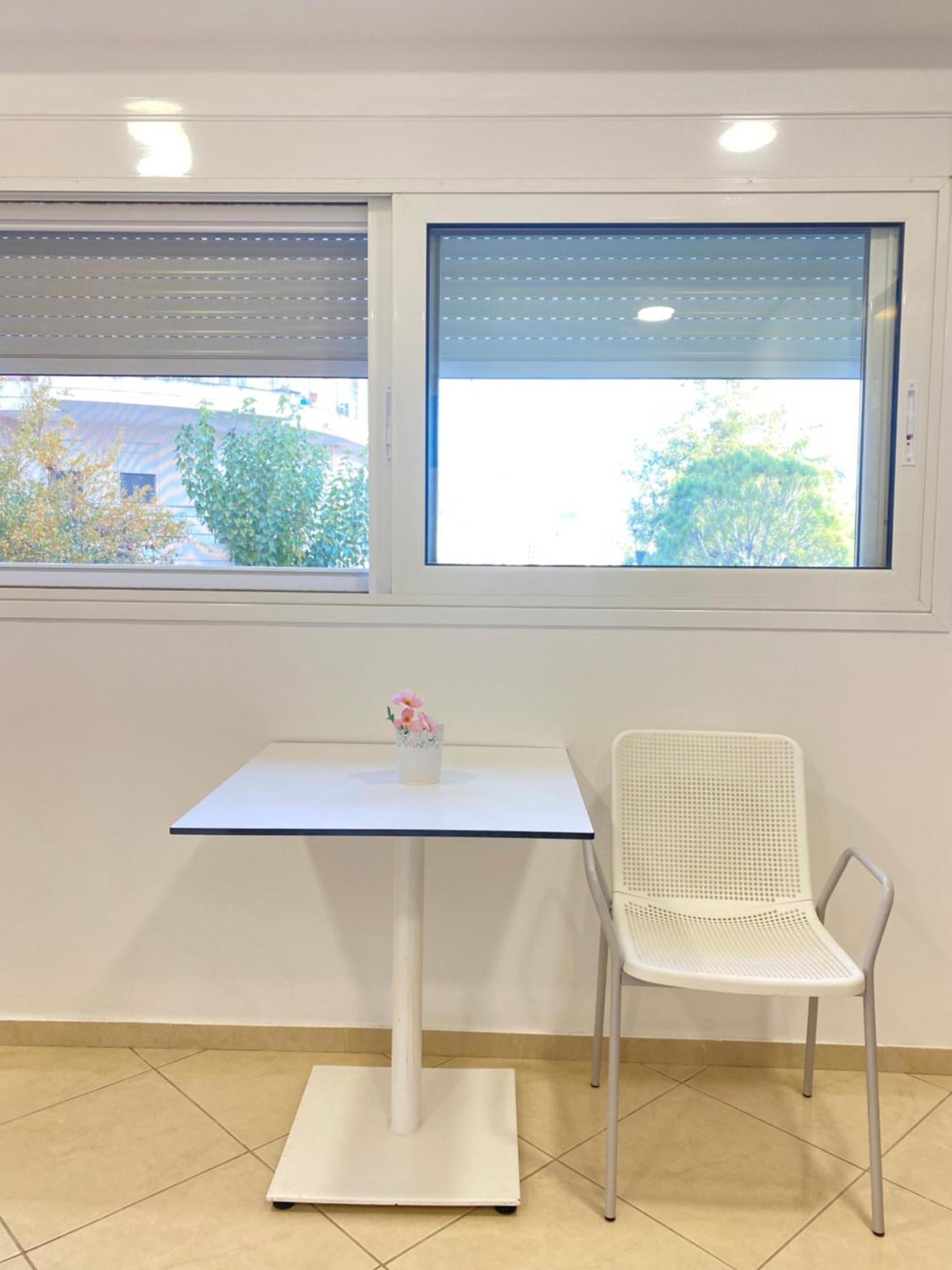Cozy Apartment Near Airport 코로피온 외부 사진